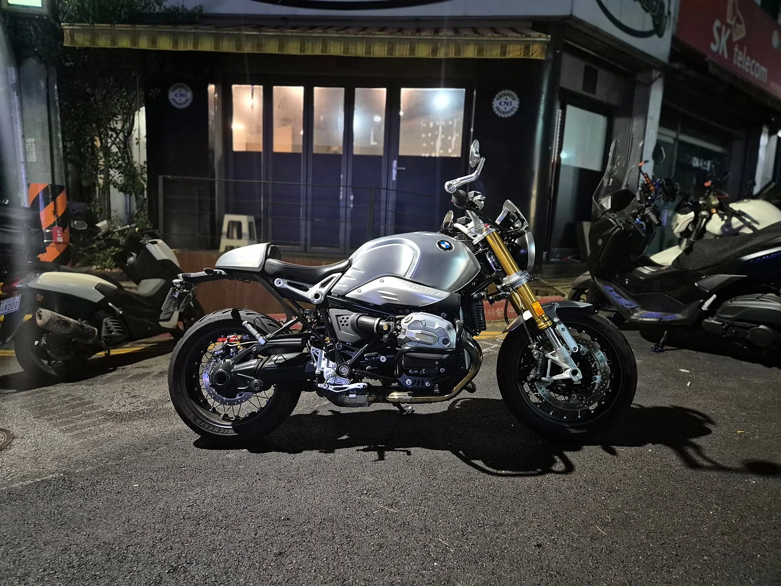 BMW R nineT 노멀 Option 719 에디션 2023 화이트 사진 2