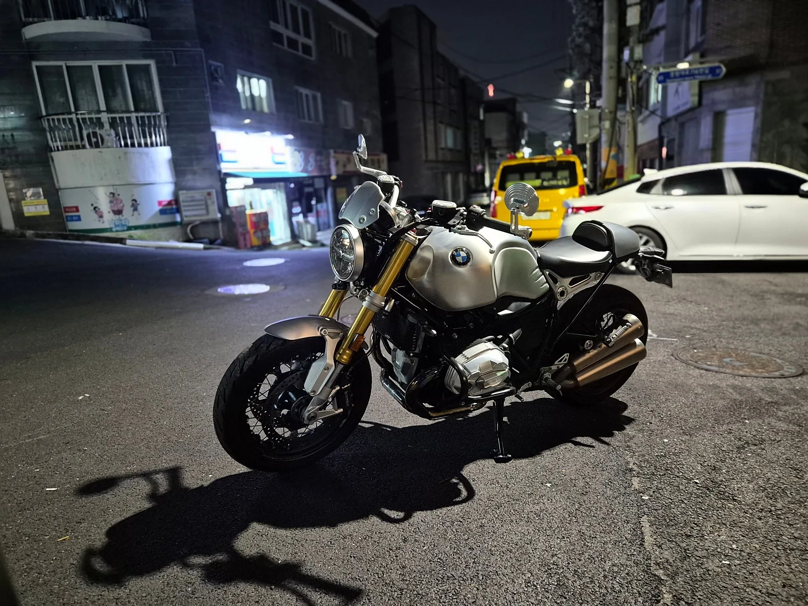 BMW R nineT 노멀 Option 719 에디션 2023 화이트 사진 4