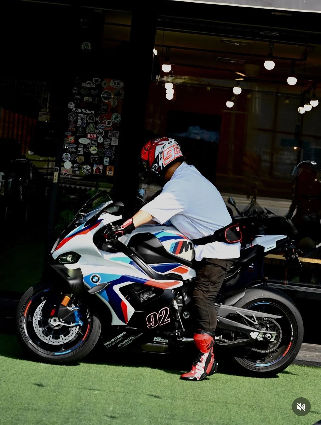 BMW M 1000 RR 2026 2026 화이트 사진 3
