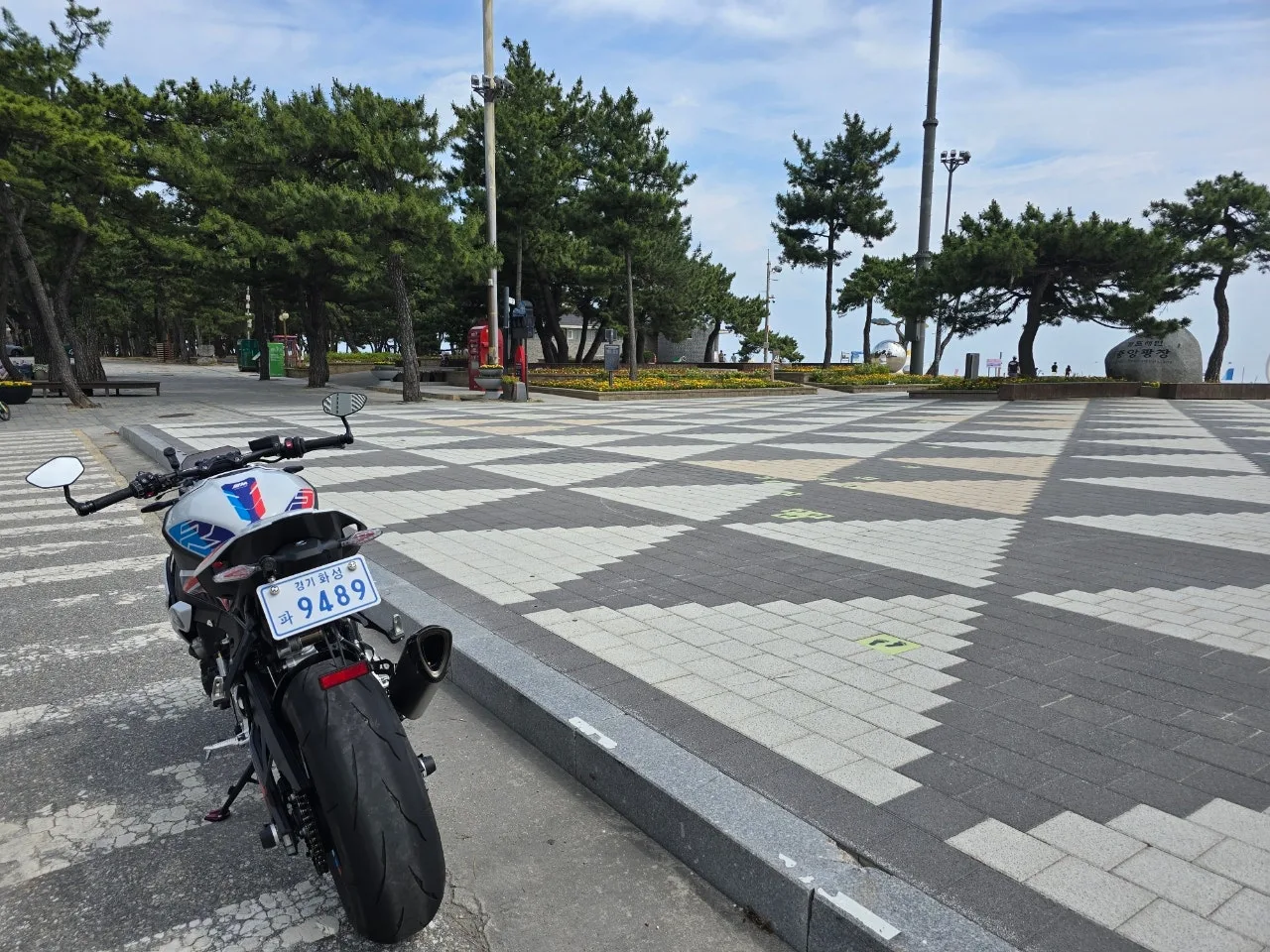 BMW S 1000 R M패키지 2026 블랙 사진 3