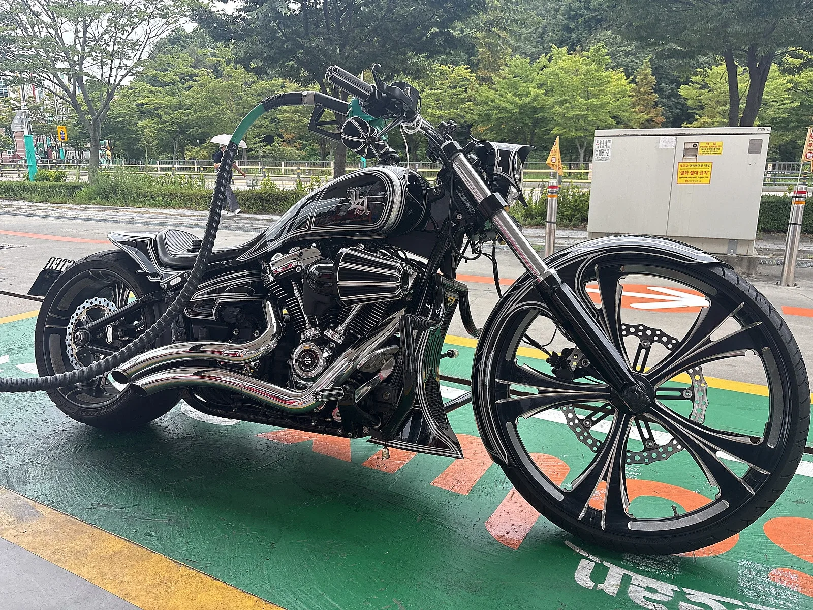 할리데이비슨 브래이크아웃 2021 블랙