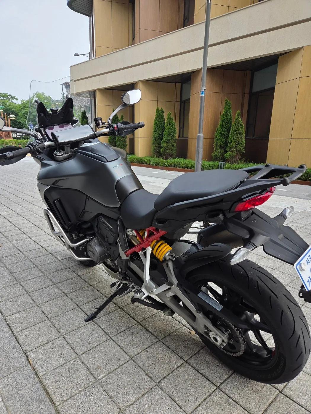 두카티 멀티스트라다 V4 S 2023 건메탈 사진 8