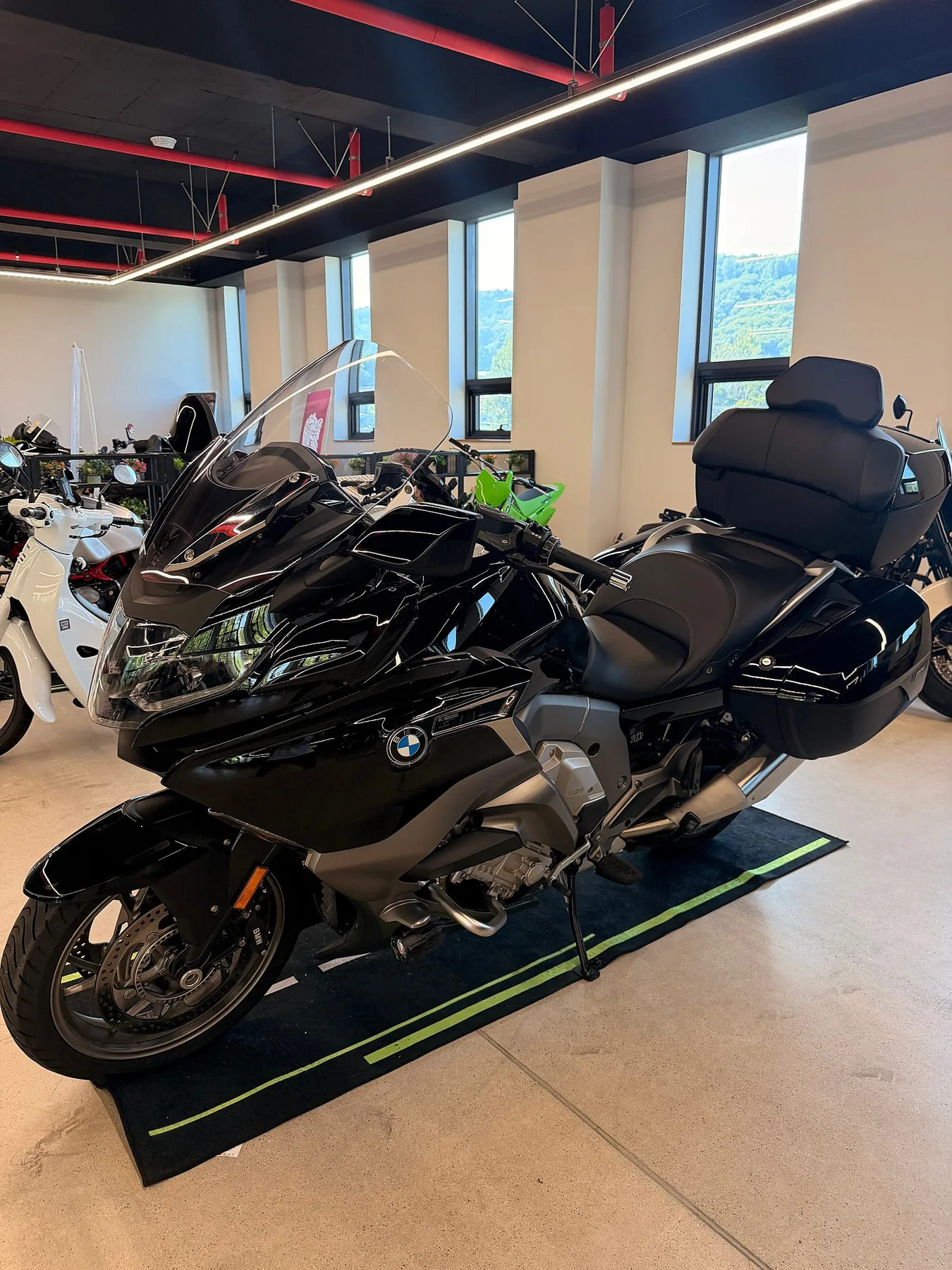 BMW K 1600 GTL 2025 블랙 사진 2