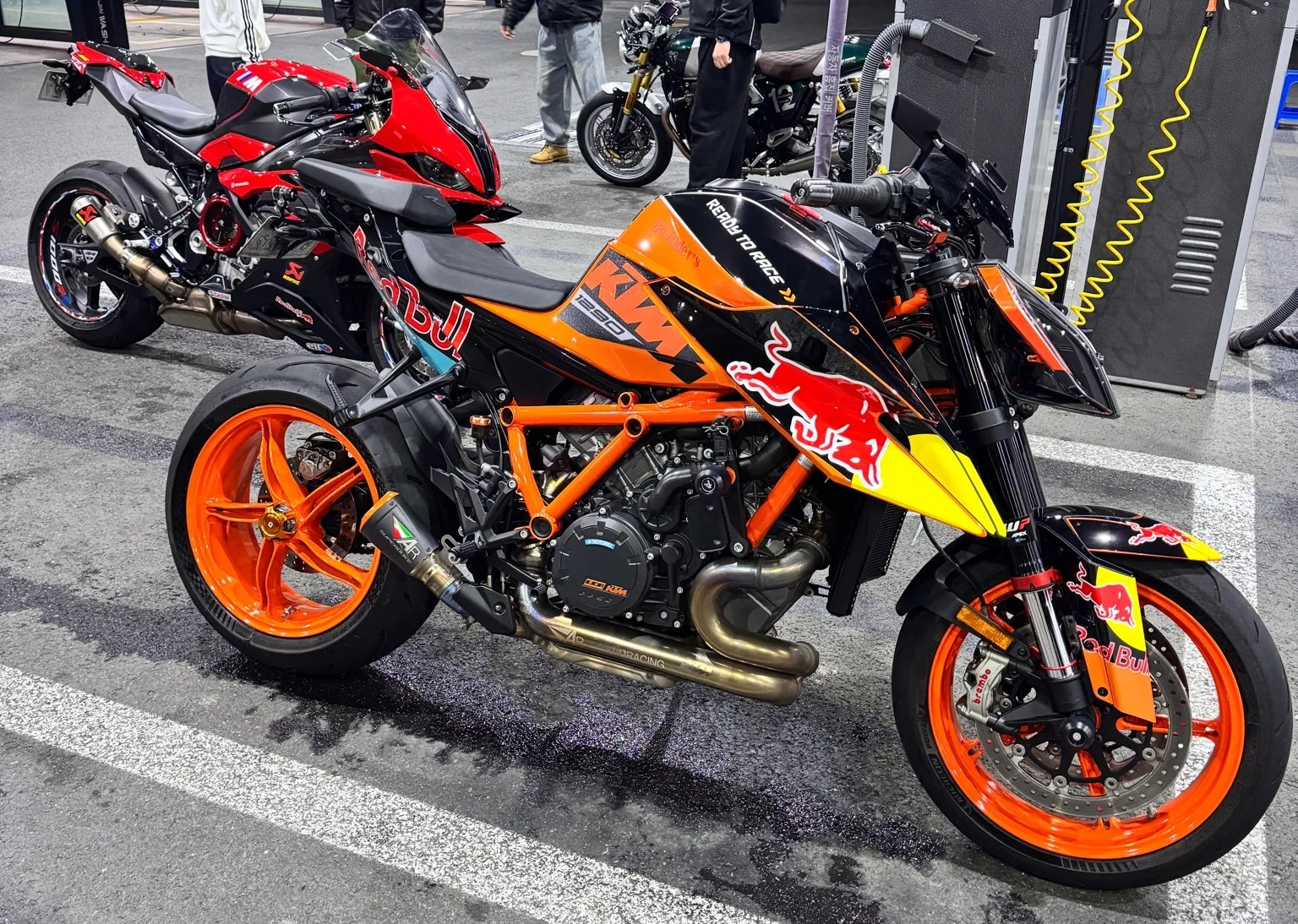 KTM 슈퍼듀크 1290 R 2022 오렌지 사진 1