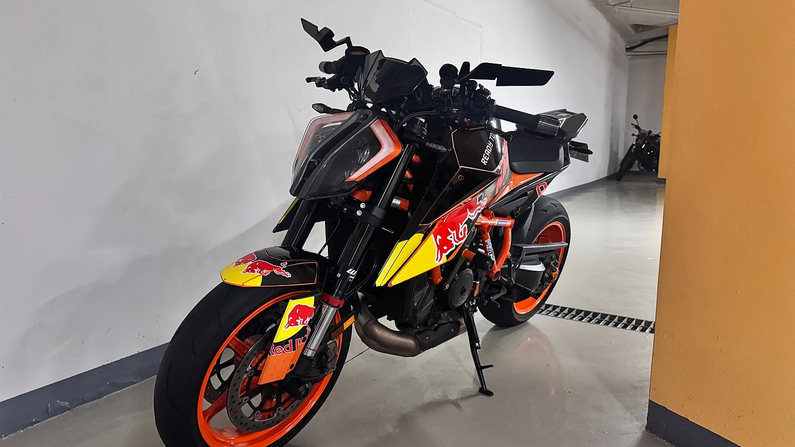 KTM 슈퍼듀크 1290 R 2022 오렌지 사진 2