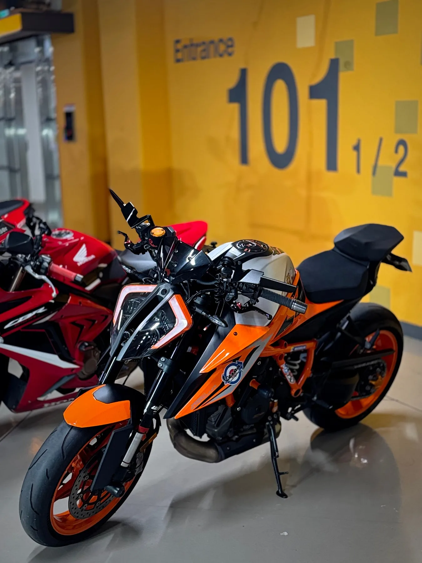KTM 슈퍼듀크 1290 R 2022 오렌지 사진 6