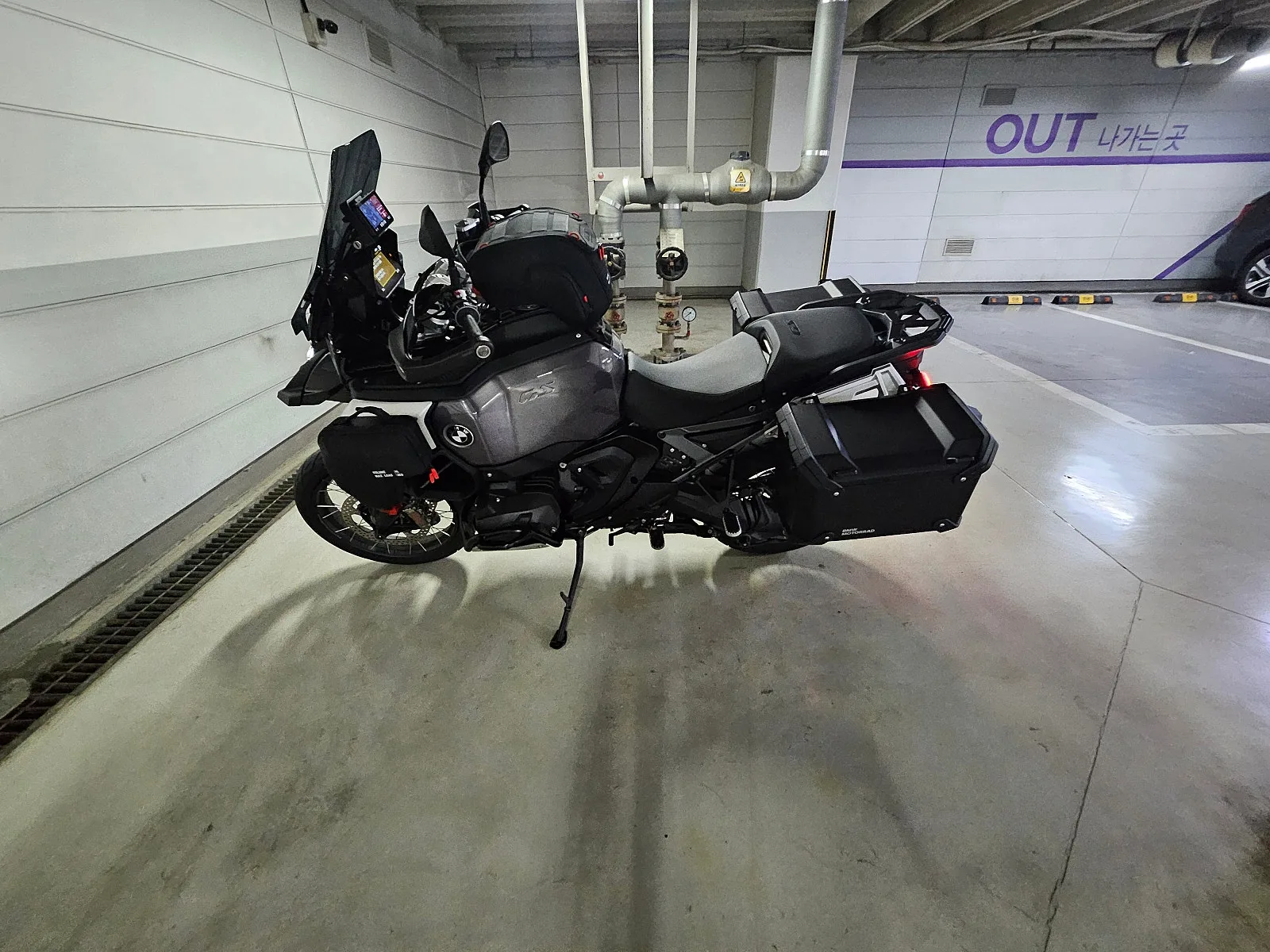BMW R 1300 GS ADV 2025 블랙 사진 4