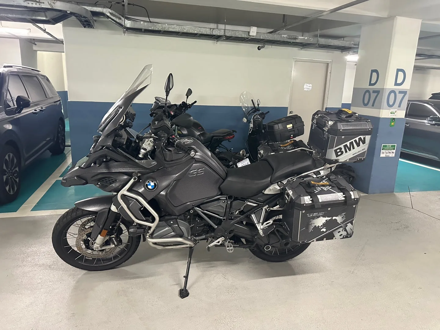 BMW R 1250 GS ADV 2023 블랙 사진 4