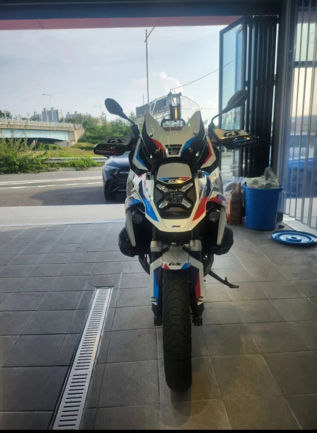 BMW R 1300 GS 2024 화이트 사진 4