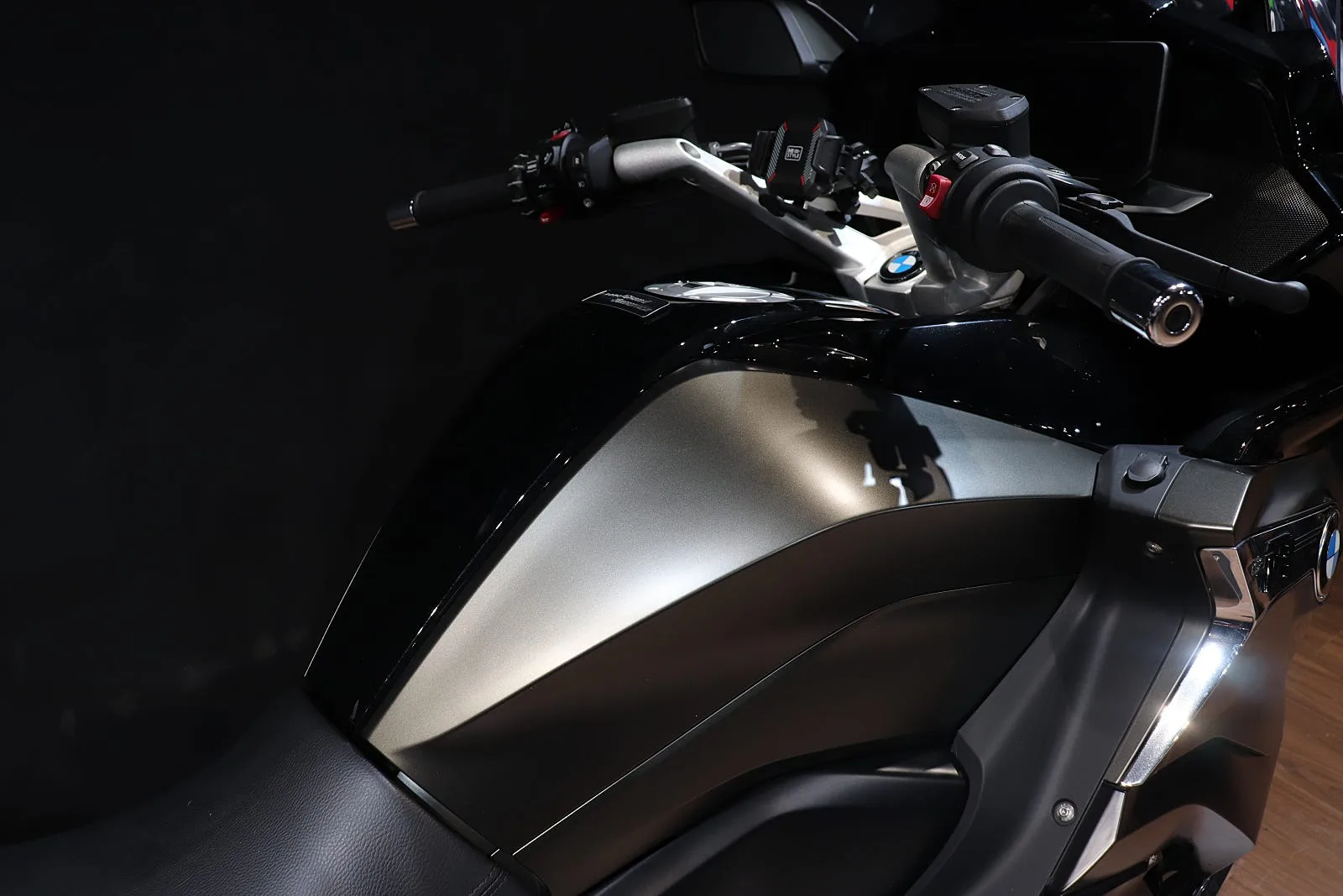 BMW K 1600 B 그랜드 아메리카 2024 실버 사진 5