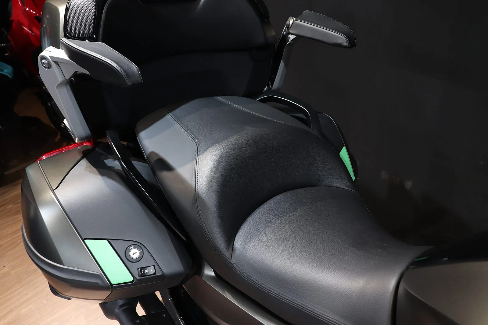 BMW K 1600 B 그랜드 아메리카 2024 실버 사진 6