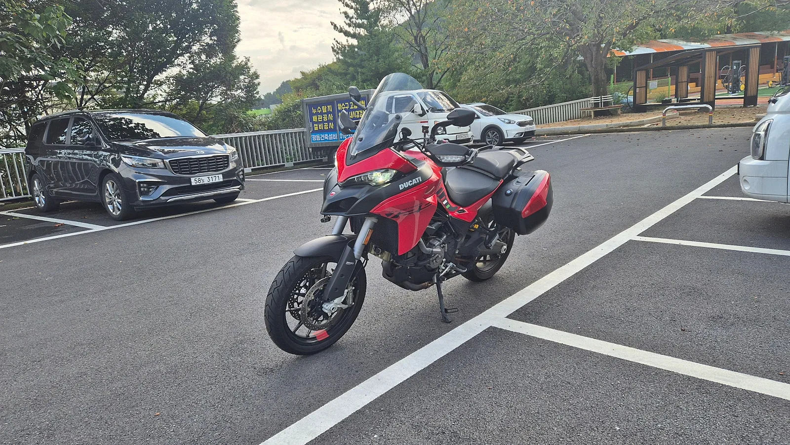 두카티 멀티스트라다 V2 S 2024 레드 사진 1