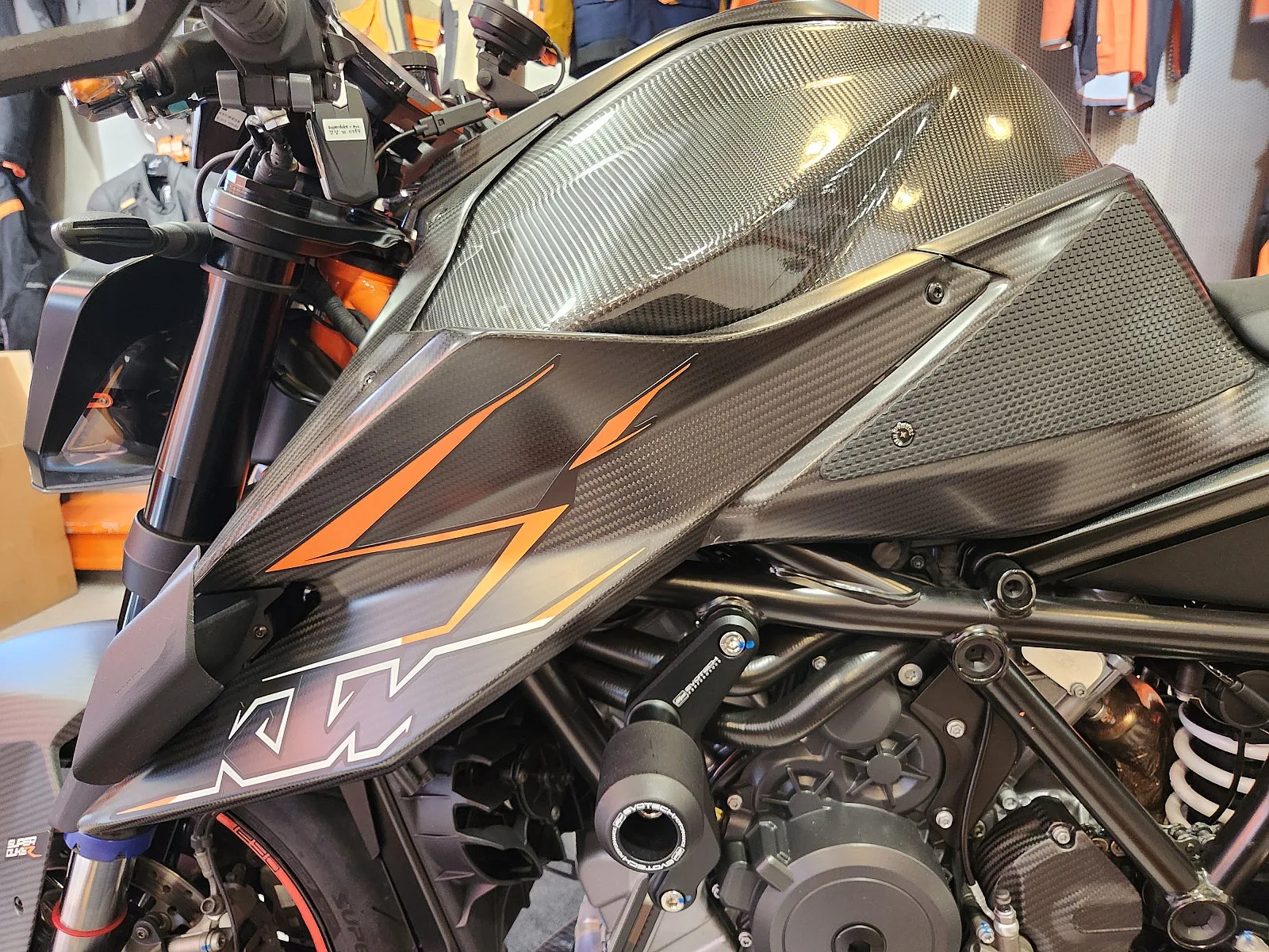 KTM 1290 슈퍼듀크 R EVO 2022 건메탈 사진 1