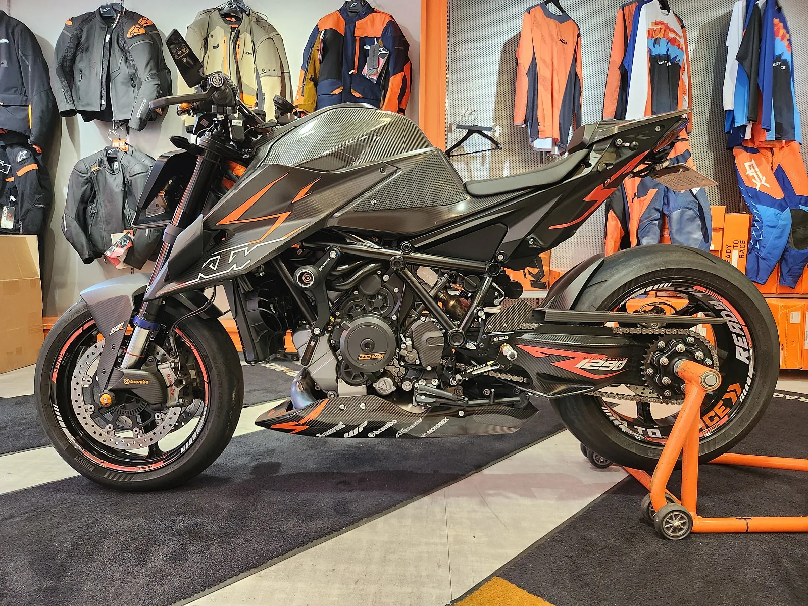KTM 1290 슈퍼듀크 R EVO 2022 건메탈 사진 6