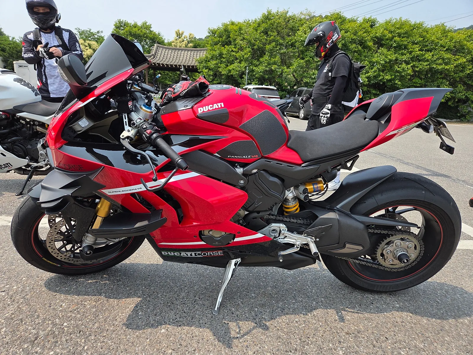 두카티 파니갈레 V4 S 2019 레드 사진 2