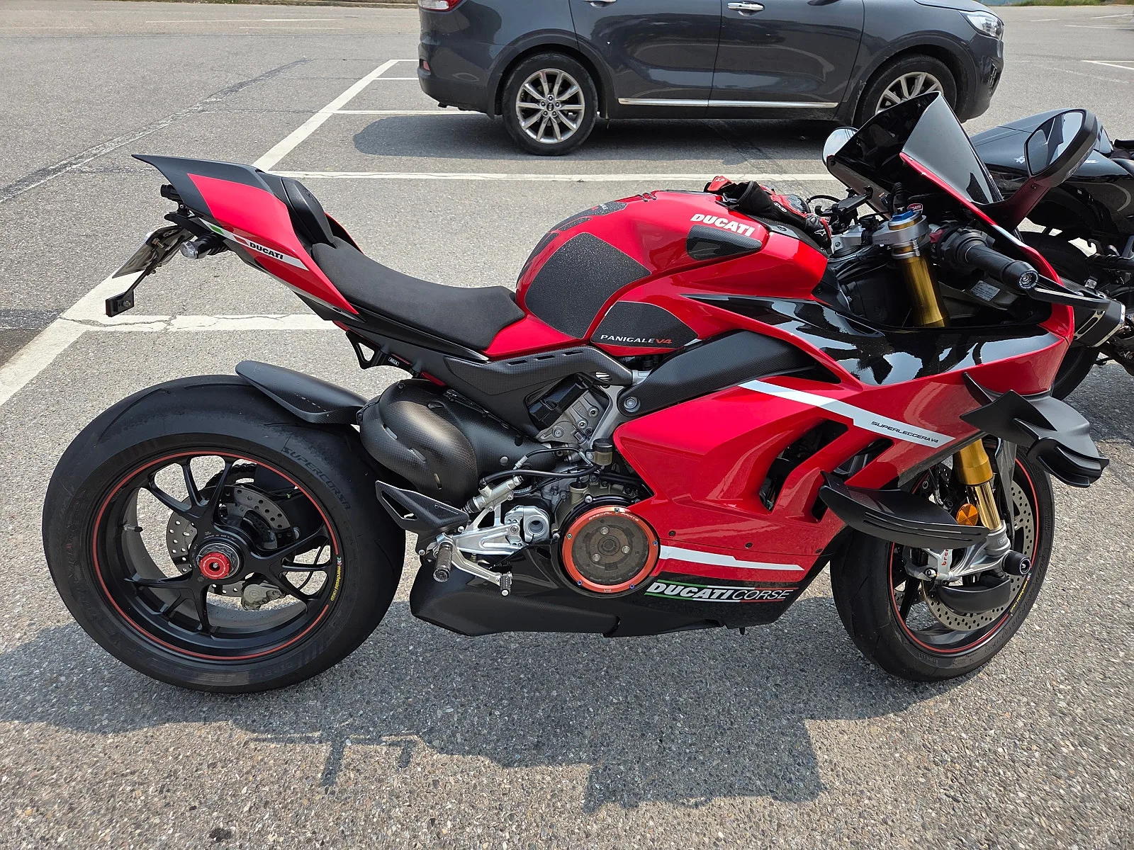 두카티 파니갈레 V4 S 2019 레드 사진 3