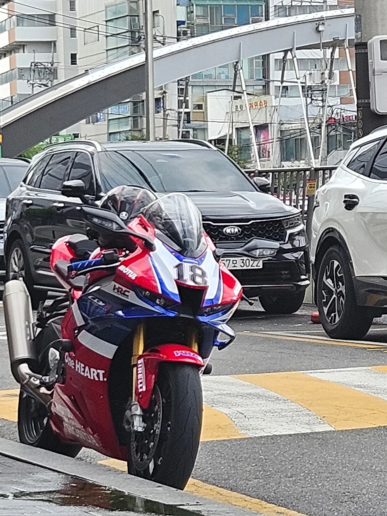 혼다 CBR 1000 RR SP 2025 블랙 사진 1