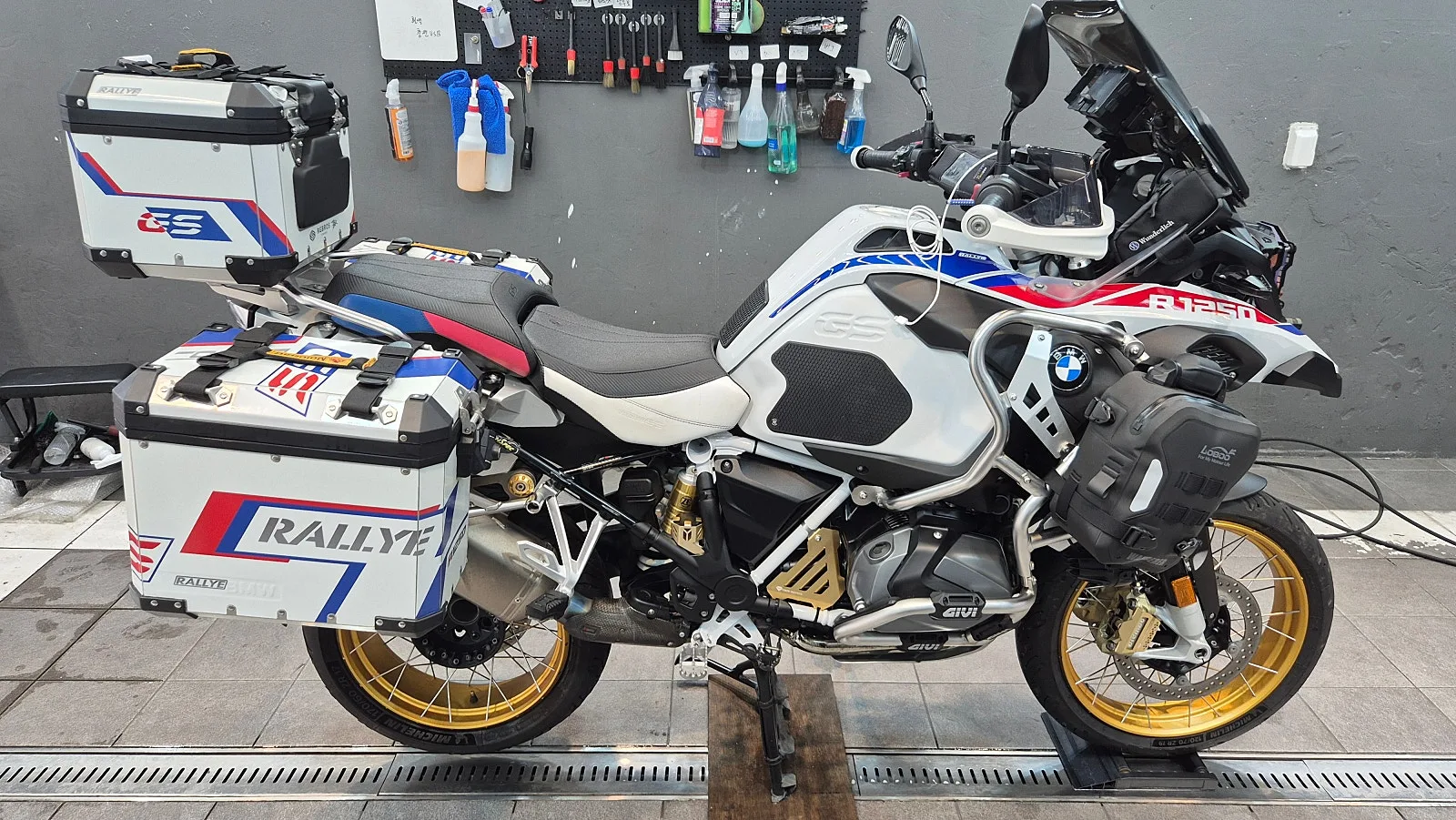 BMW R 1250 GS ADV 2022 실버 사진 3