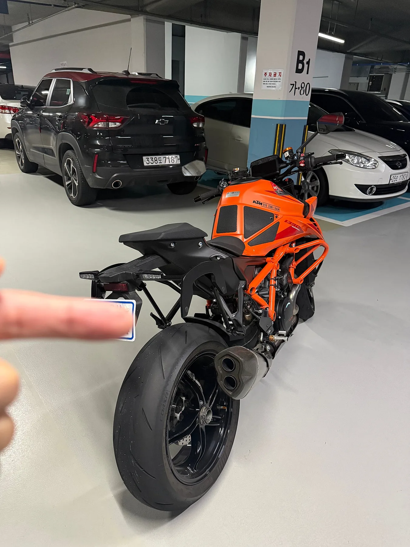 KTM 1390 슈퍼듀크 R 2024 레드 사진 5
