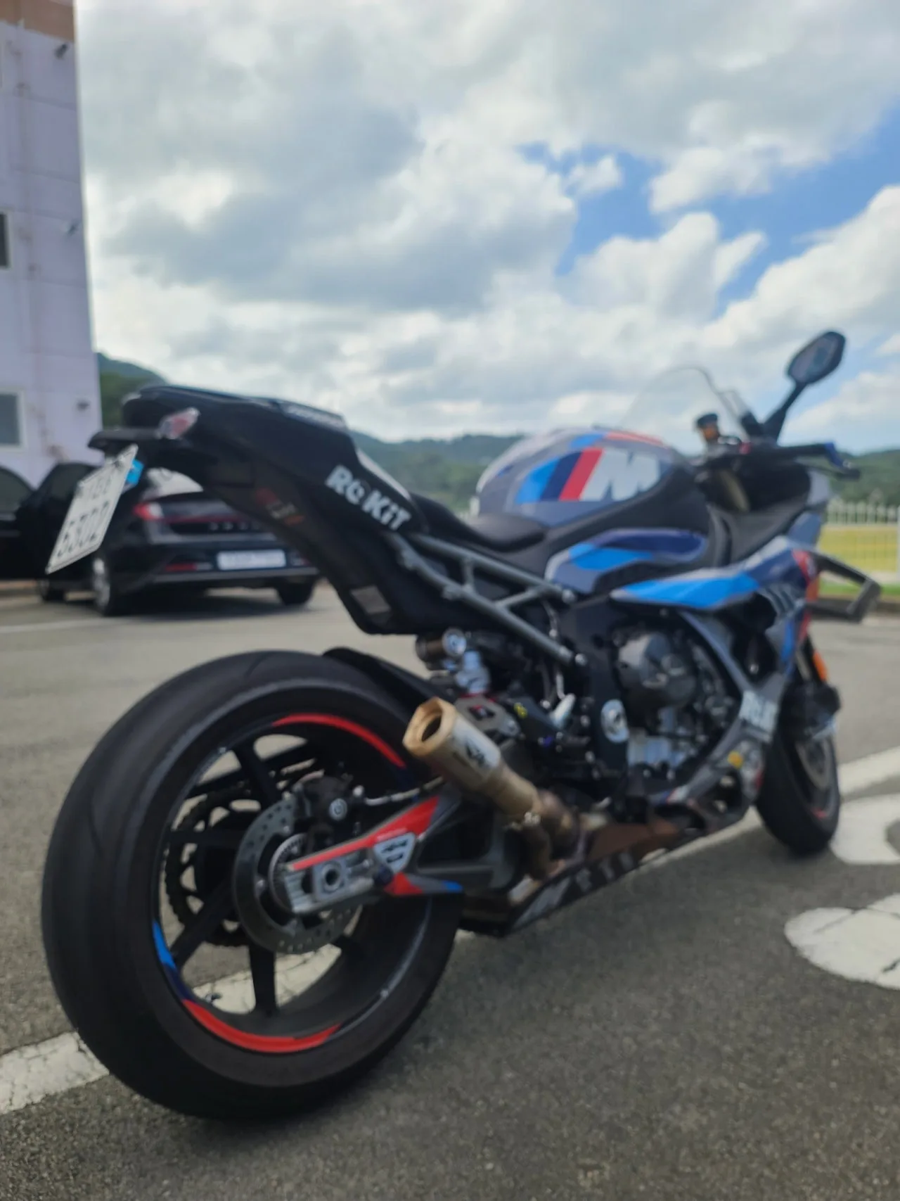 BMW S 1000 RR 레이스팩 2025 블루 사진 3