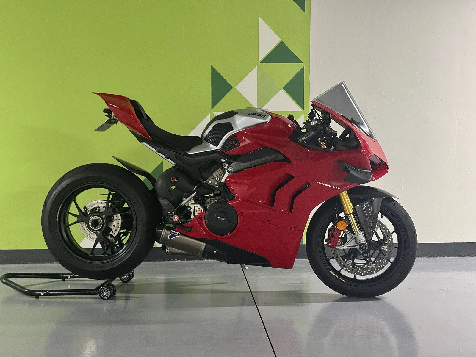 두카티 파니갈레 V4 S 2021 레드 사진 4