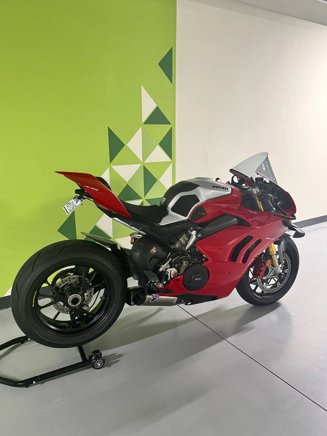 두카티 파니갈레 V4 S 2021 레드 사진 6