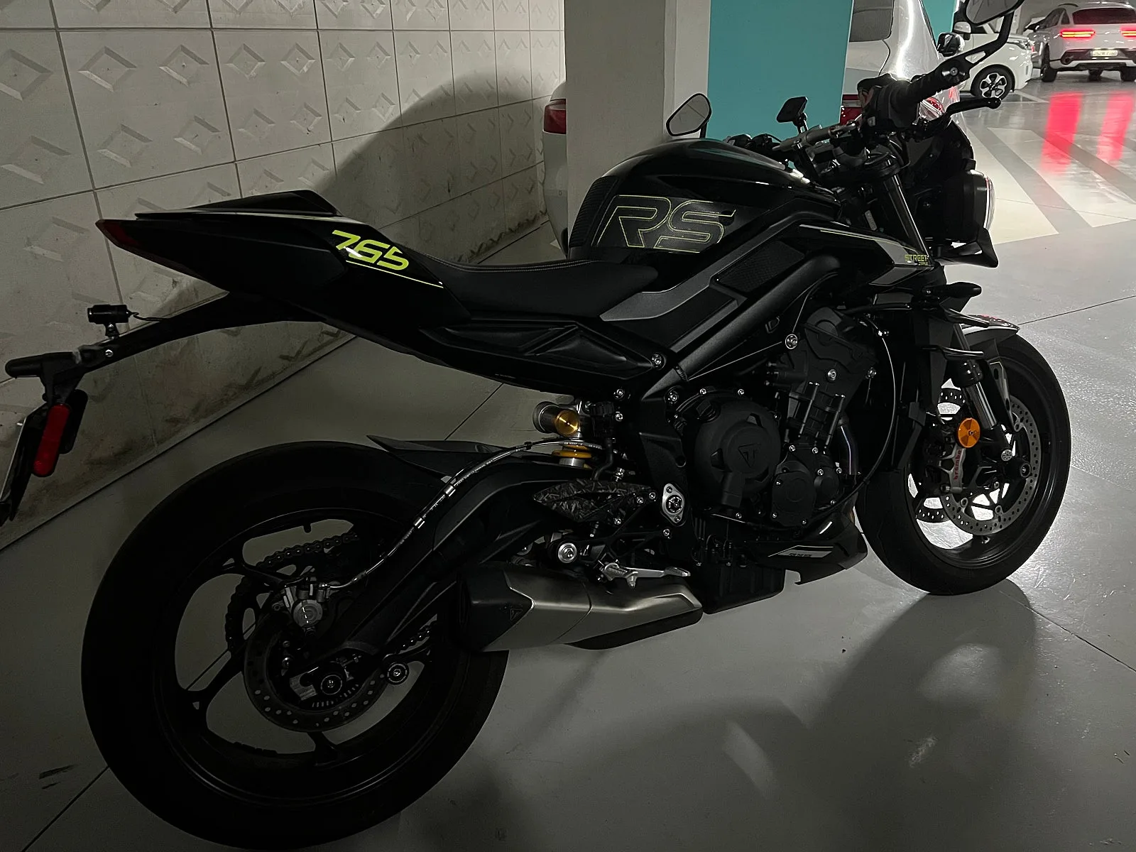 트라이엄프 스트리트 트리플 765 R 2025 블랙