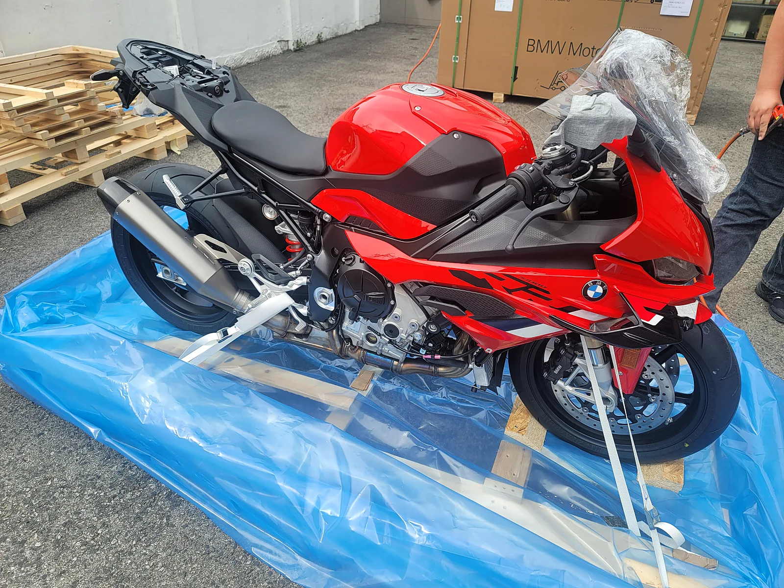 BMW S 1000 RR 2023 레이싱 레드 사진 1