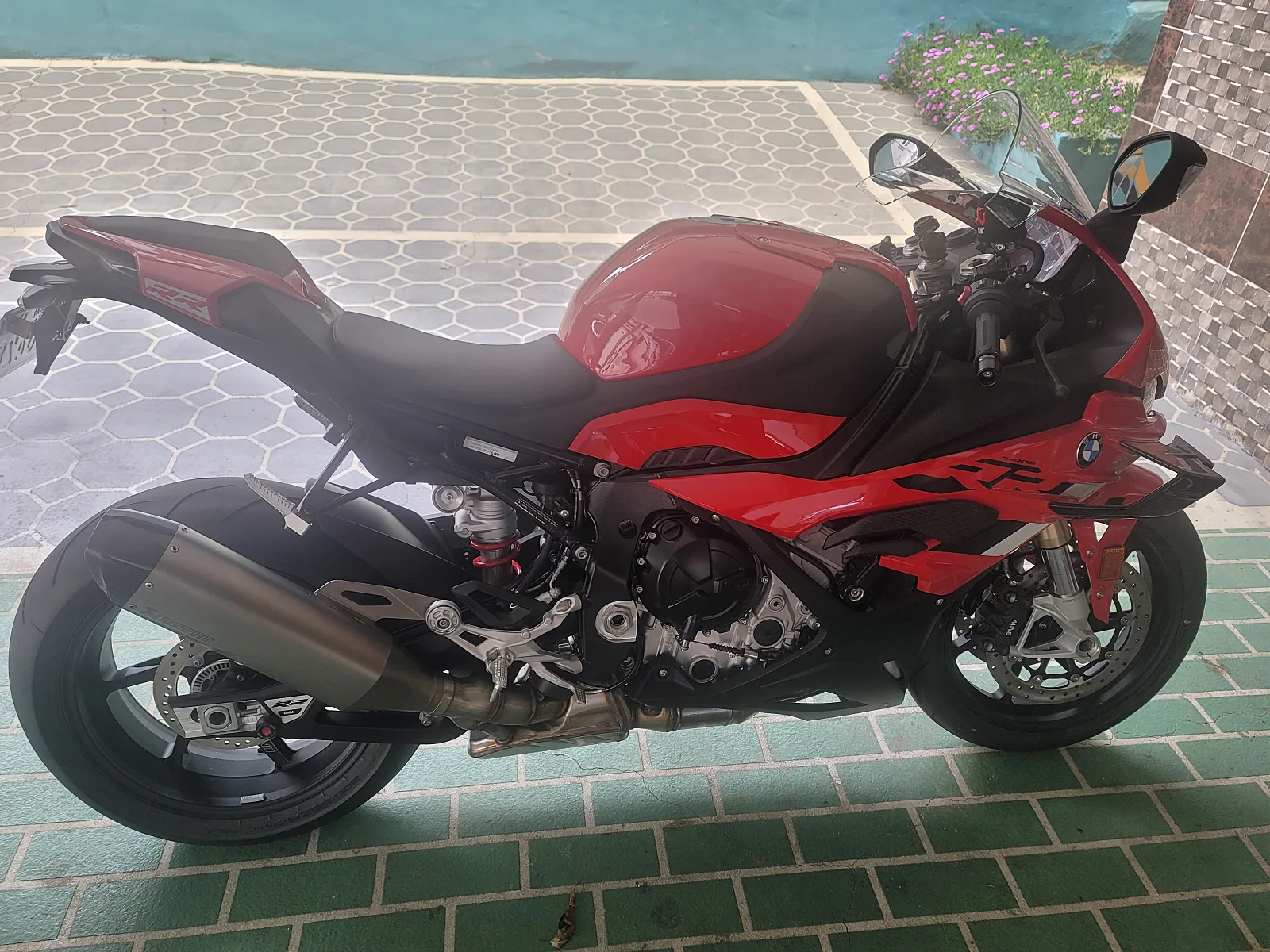 BMW S 1000 RR 2023 레이싱 레드 사진 2