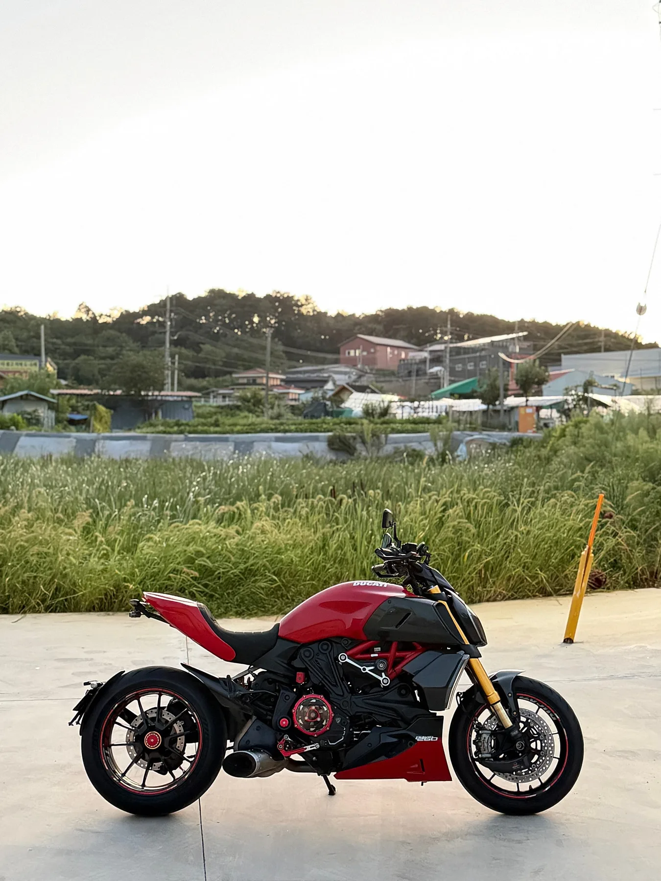 두카티 디아벨 1260 S 2021 레드