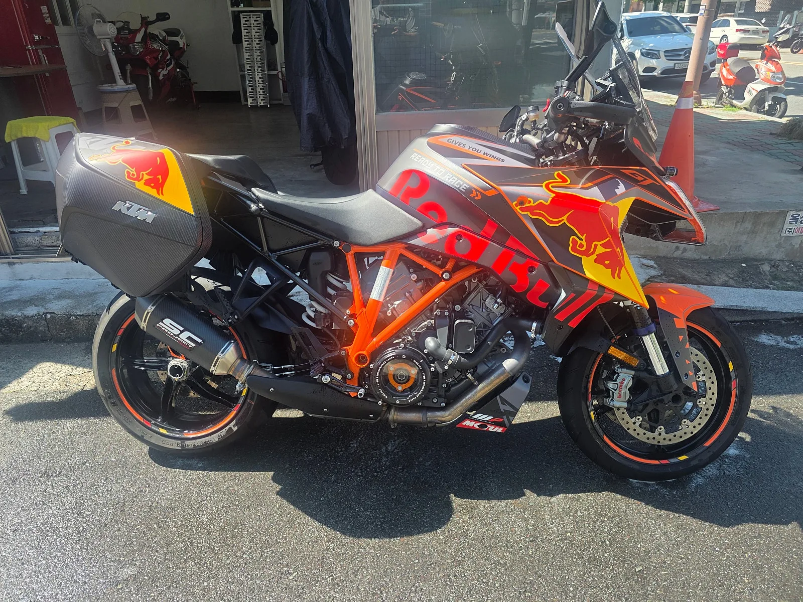KTM 1290 슈퍼듀크 GT 2022 레드 사진 3
