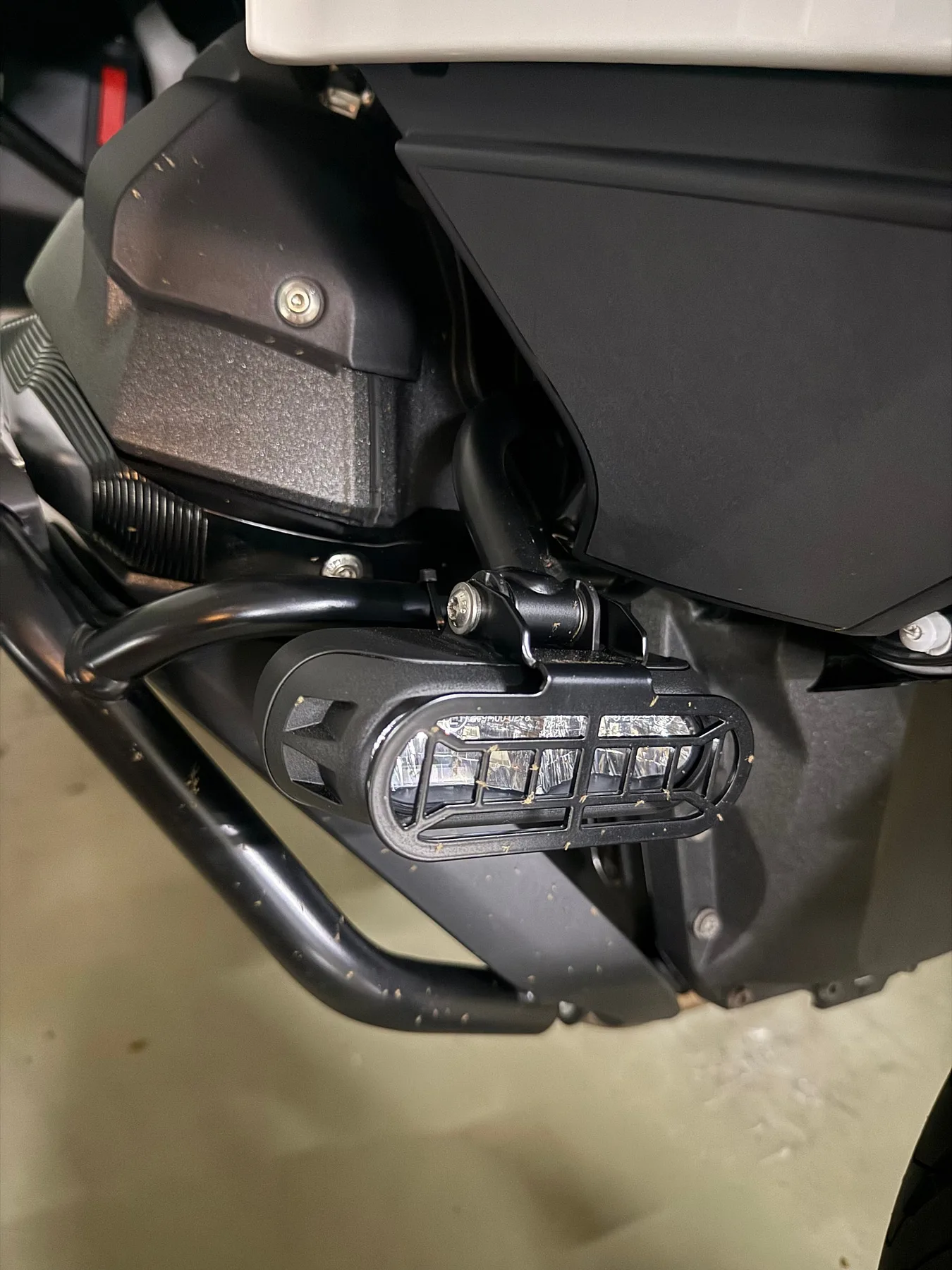BMW R 1300 RT 2026 화이트 사진 3