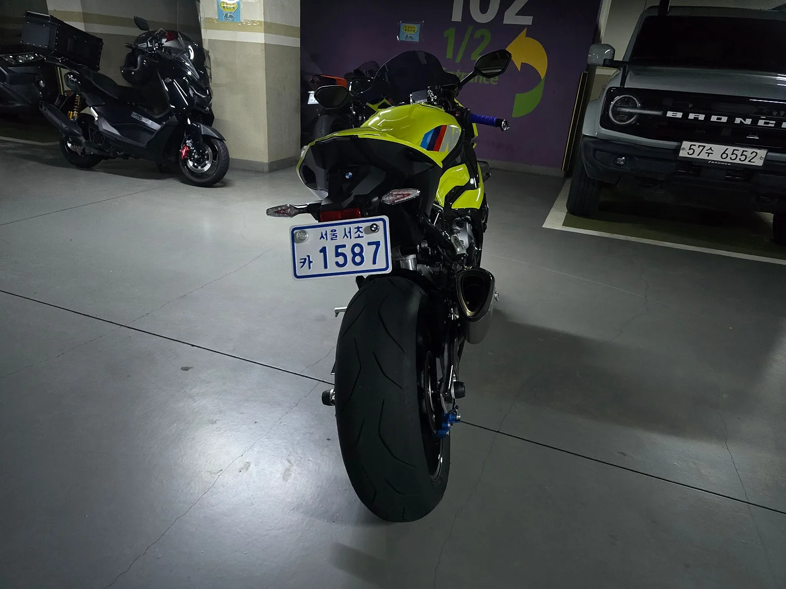 BMW M 1000 RR 2023 옐로 사진 5