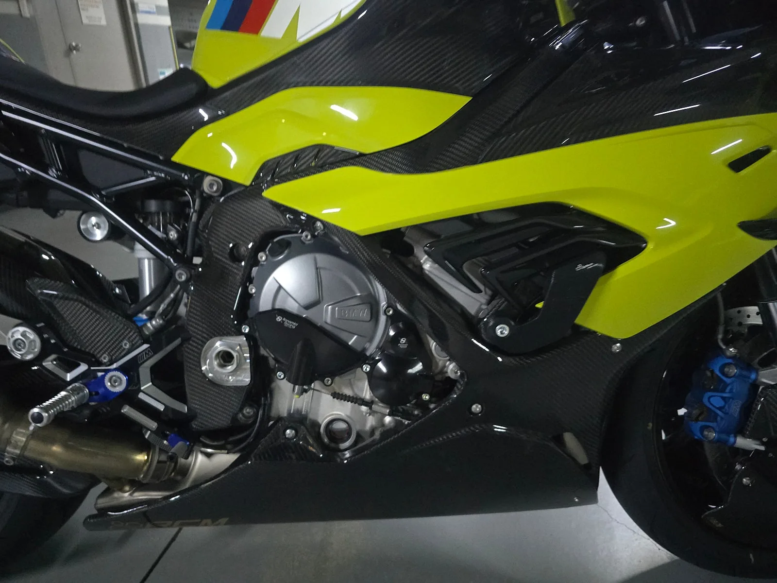 BMW M 1000 RR 2023 옐로 사진 7