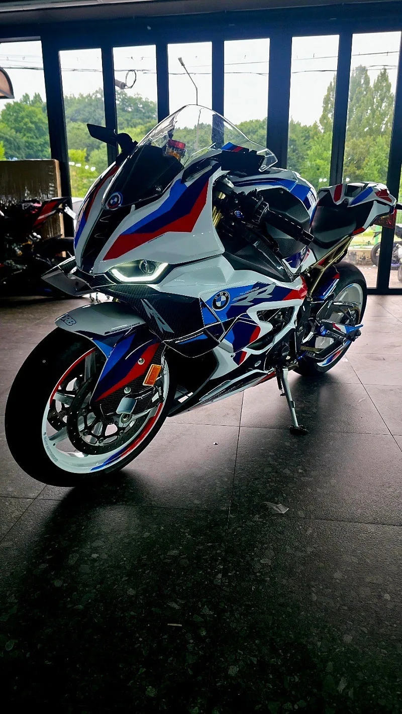 BMW S 1000 RR 2025 화이트 사진 2