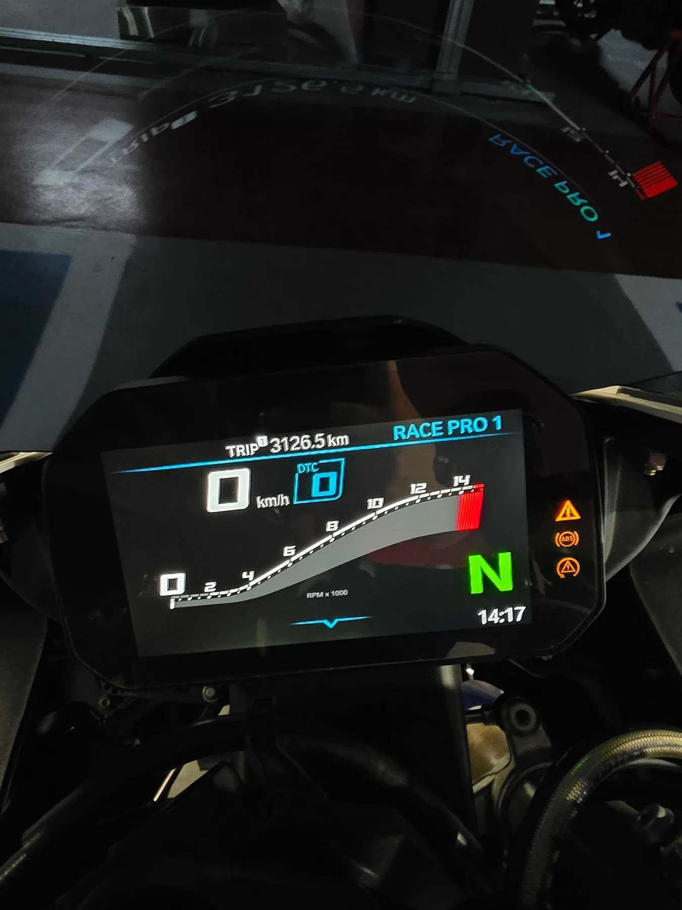 BMW S 1000 RR 2025 화이트 사진 4