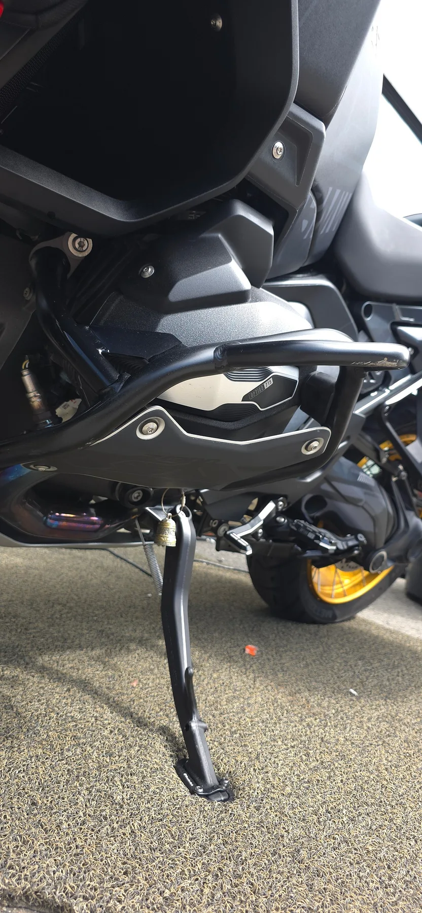 BMW GS1300 어드벤처 2026 검정색 사진 6
