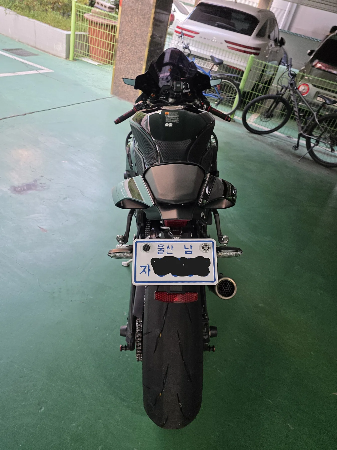 야마하 R1 2024 블랙 사진 2