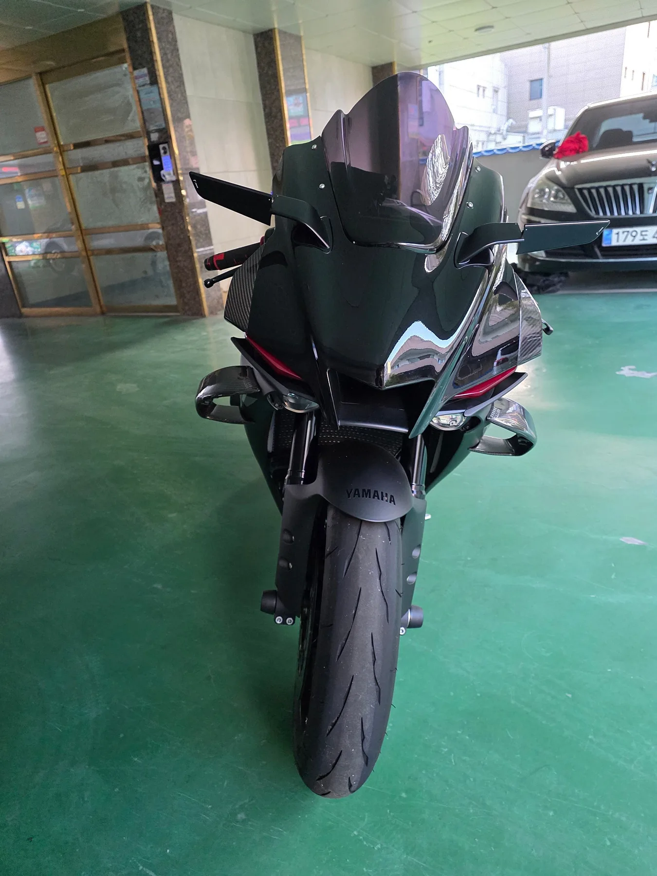 야마하 R1 2024 블랙 사진 1