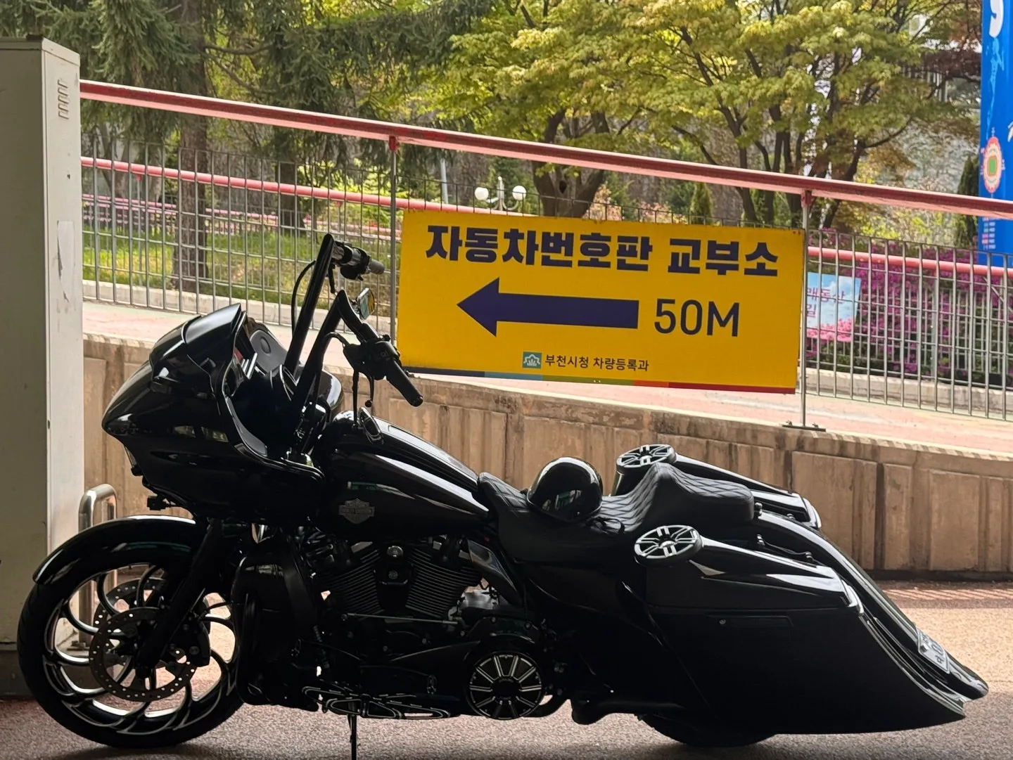 할리데이비슨 로드 글라이드 스페셜 2021 검정 사진 2