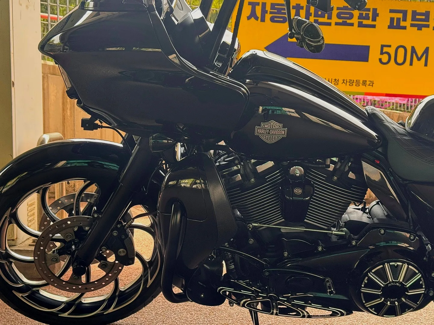 할리데이비슨 로드 글라이드 스페셜 2021 검정 사진 5