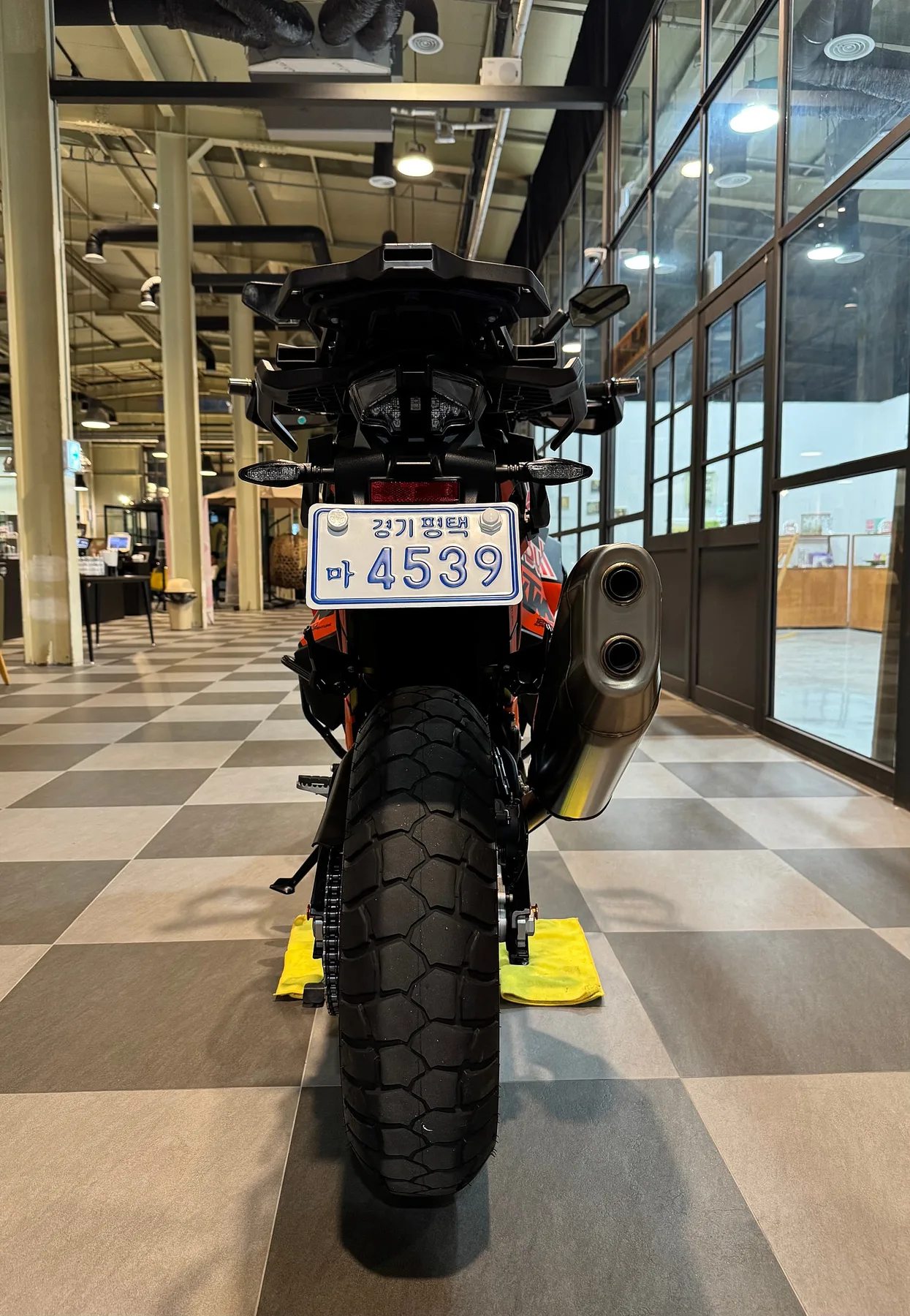 KTM 1290 슈퍼 어드벤처 S 2021 오렌지 사진 2