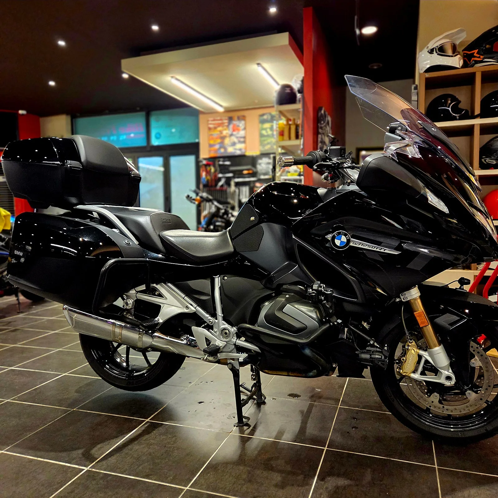 BMW R 1250 RT 2024 트리플 블랙 사진 5