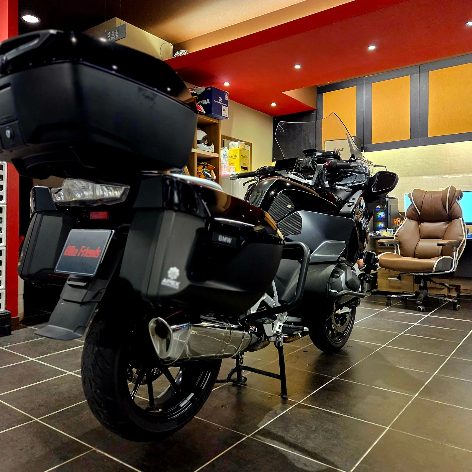 BMW R 1250 RT 2024 트리플 블랙 사진 8