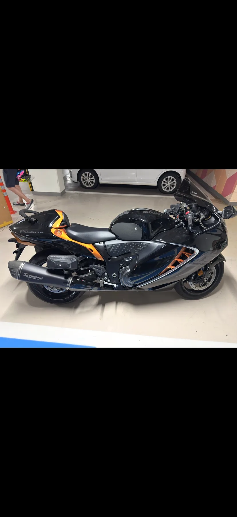스즈키 하야부사 GSX1300R 2022 블랙 사진 1