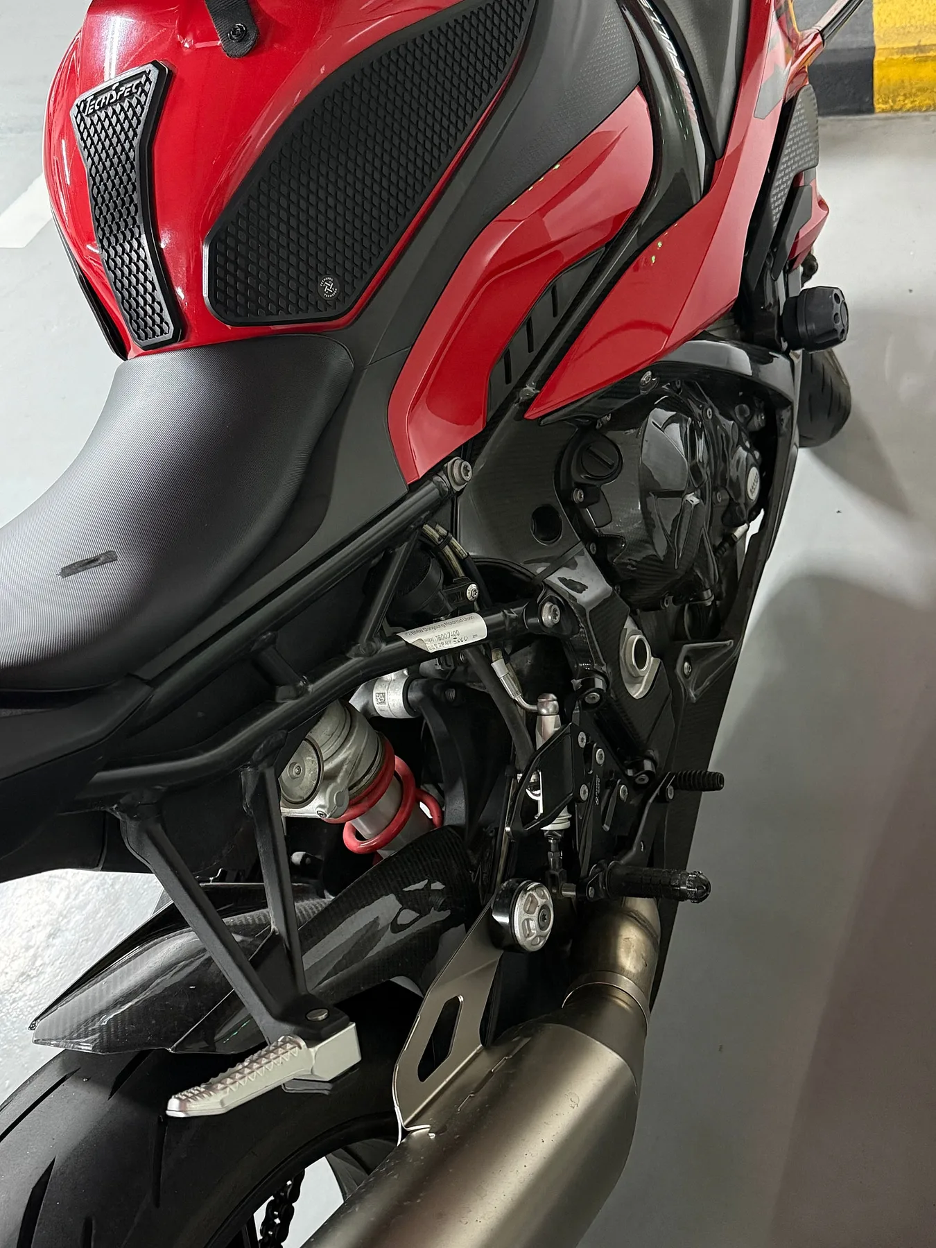 BMW S 1000 RR 레이싱팩 2023 레드 사진 4