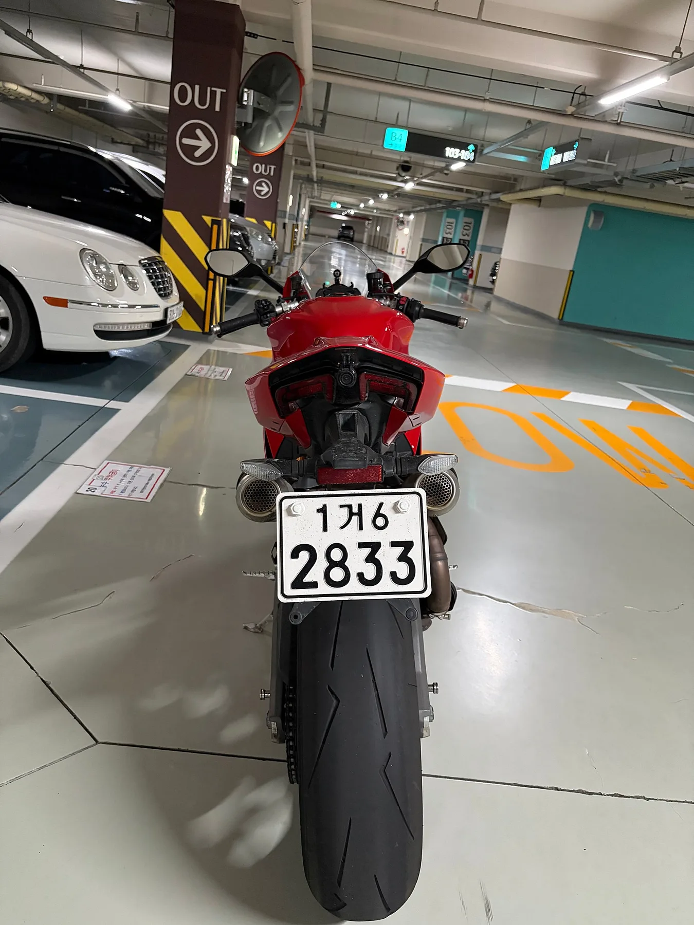 두카티 파니갈레 V2 S 2025 레드 사진 5
