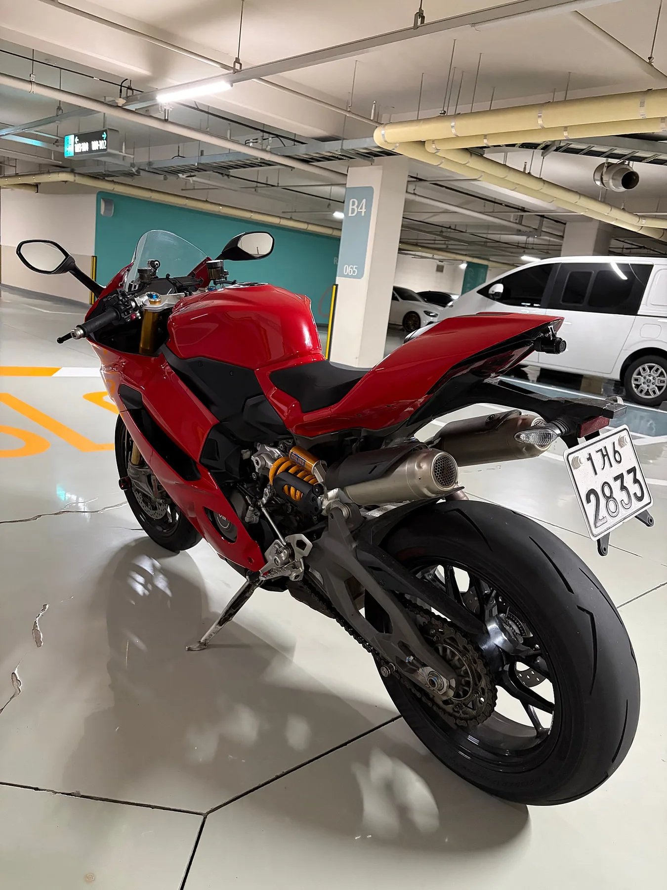 두카티 파니갈레 V2 S 2025 레드 사진 6