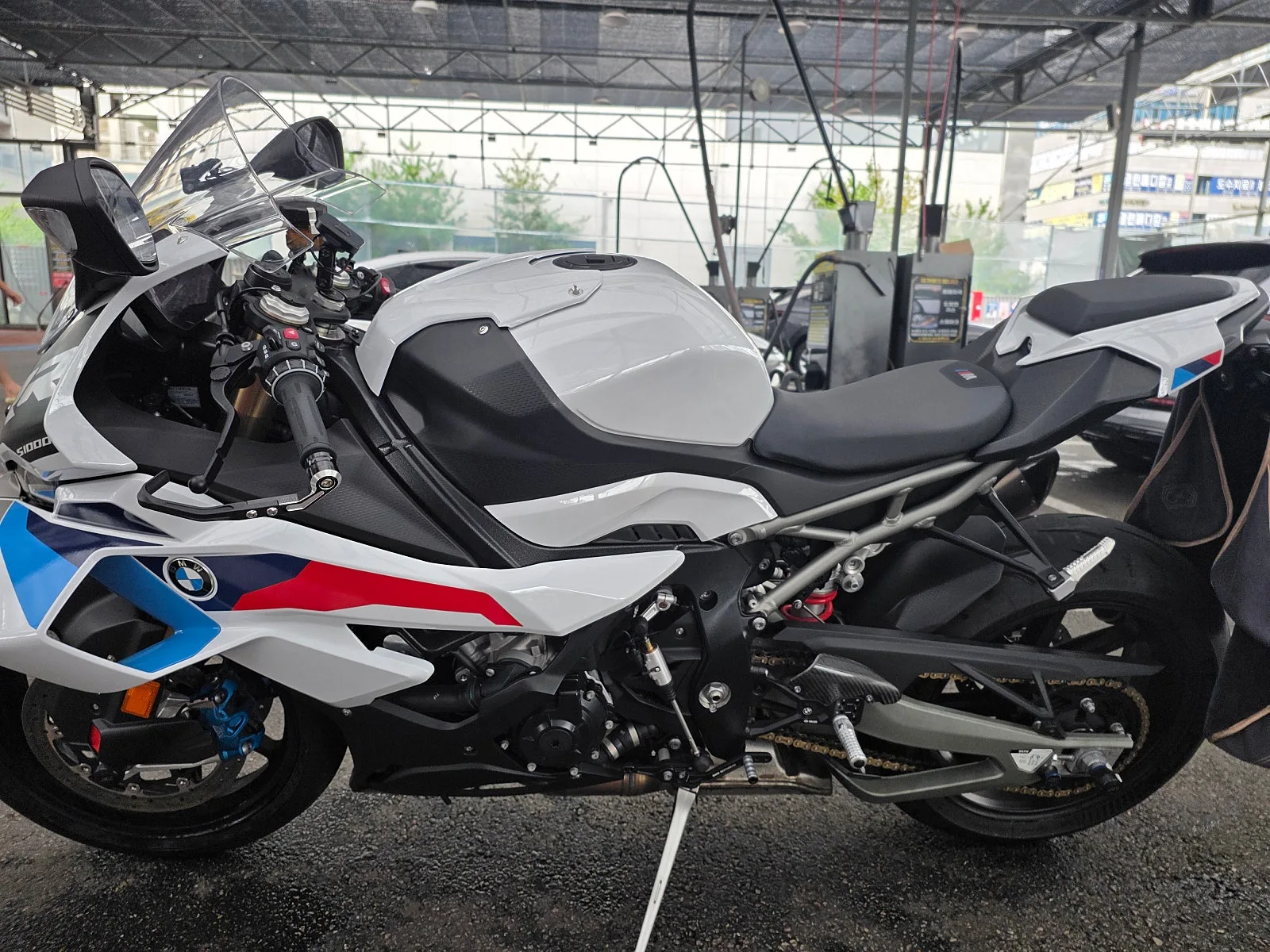 BMW S 1000 RR M팩 2025 화이트 사진 2