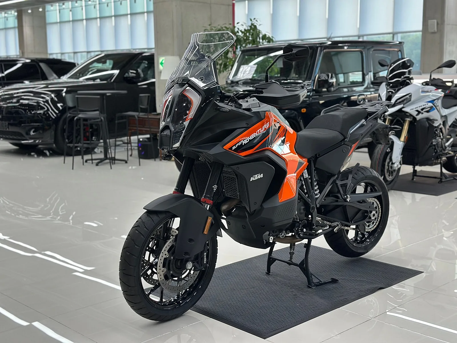KTM 1290 슈퍼 어드벤처 S 2022 블랙 사진 3